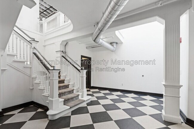 Building Photo - 401 W 1st Ave