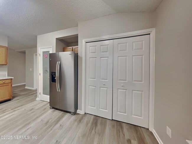 Building Photo - 8256 Creek Hollow Ct