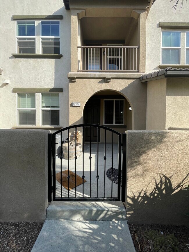 Building Photo - Lacroix Ave