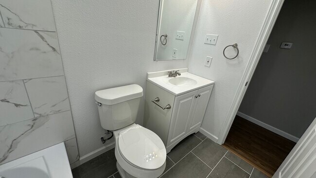 Building Photo - 901 Johnson St