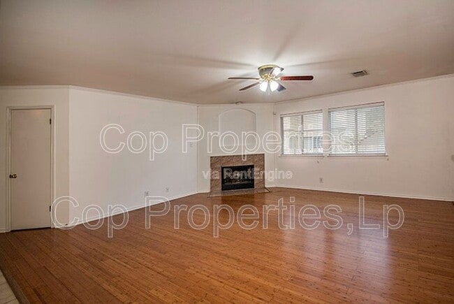 Building Photo - 7127 Still Hollow Dr