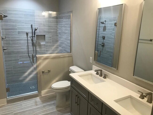 Building Photo - Stunning Modern Townhouse in the Heart of ...