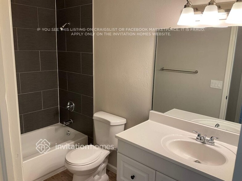 Building Photo - 8474 Tanglewood St