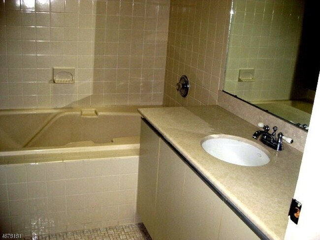 Building Photo - 25 Wexford Dr