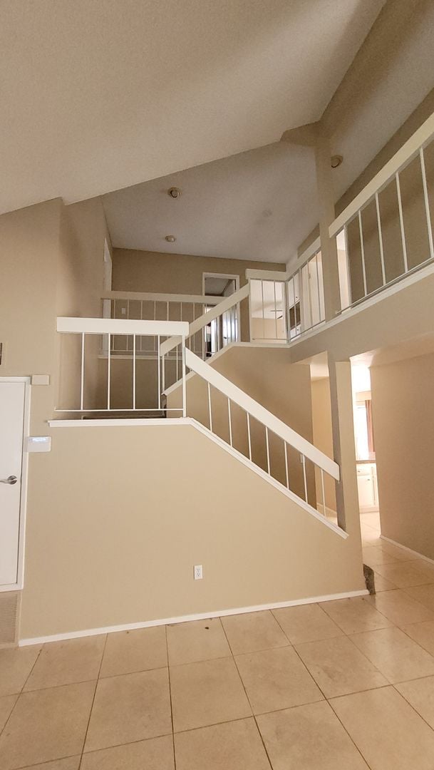 Building Photo - Spacious Home In A Great Location