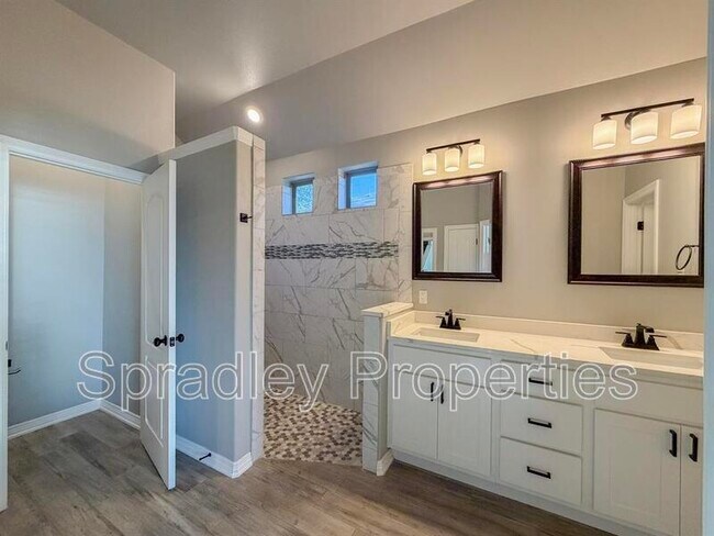 Building Photo - 6125 Modena Dr