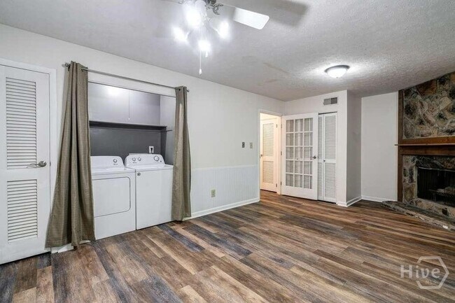 Building Photo - 108 Fernbanks Ct
