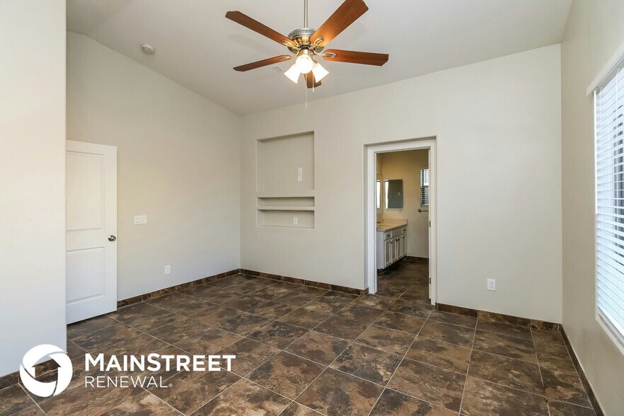 Building Photo - 1634 W La Salle St