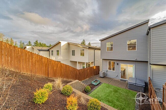 Building Photo - 2375 N R St