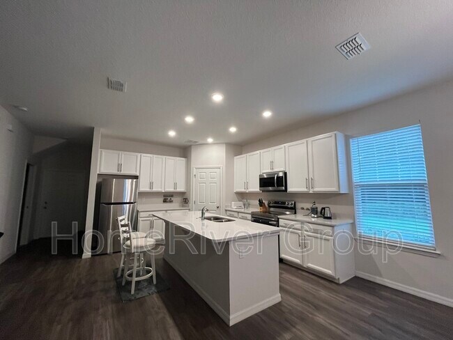 Building Photo - 4958 Avalon Park Blvd