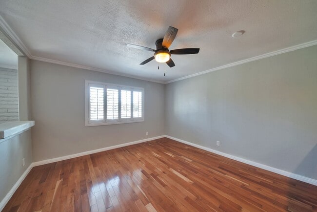 Building Photo - 6 Bed house with Pool near ASU