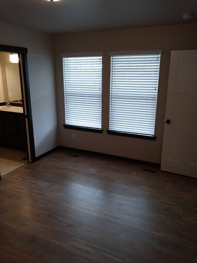 Building Photo - Beautiful Brand New Post Falls Home on the Prairie