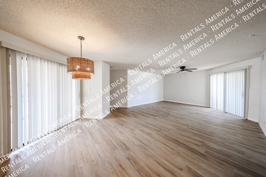 Building Photo - 9151 W Greenway Rd