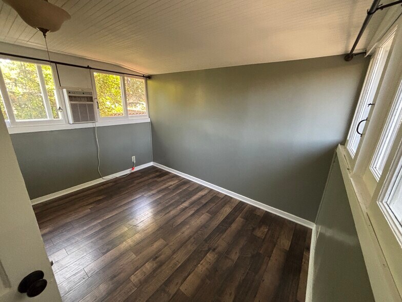 Building Photo - 107 S Meridith Ave