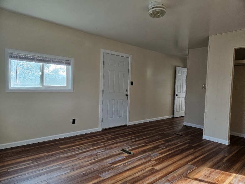 Building Photo - 32 3rd St