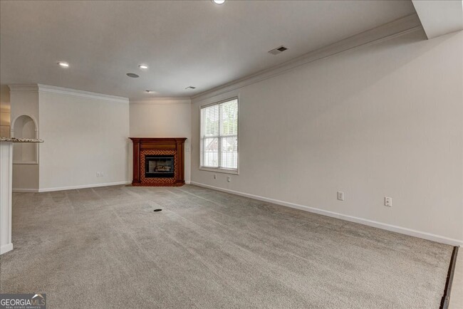 Building Photo - 1033 Pinehurst Dr