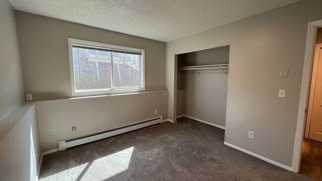 Building Photo - 1103 Karluk St