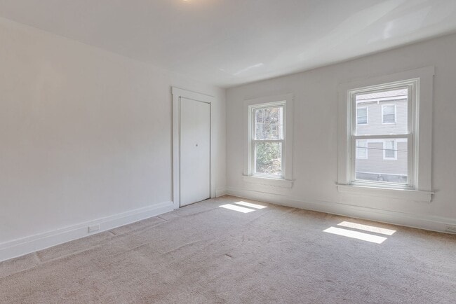 Building Photo - Available JULY 2026 - Renovated 3 Bedroom Home w/ Parking in Mt. Washington!