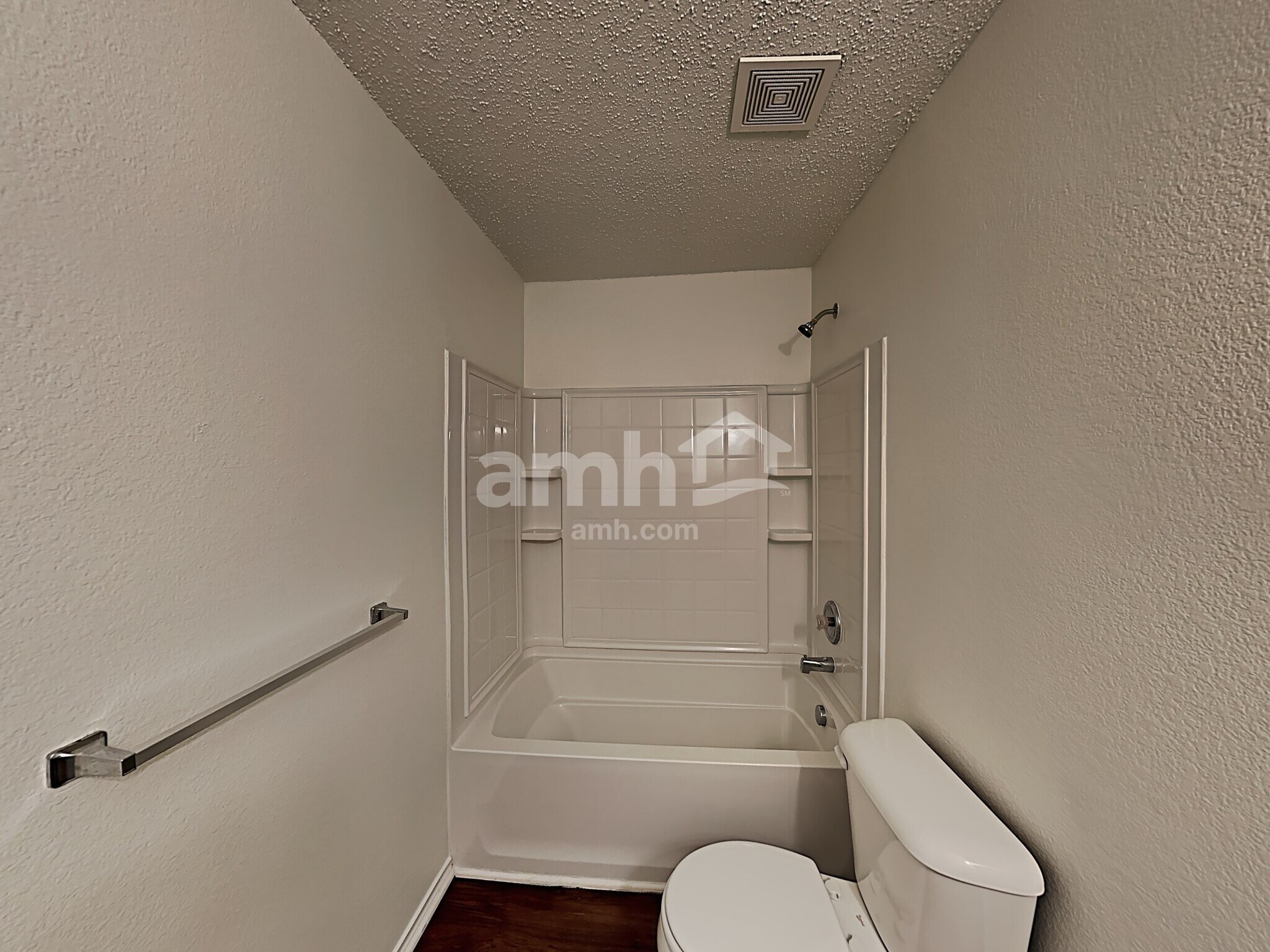 Building Photo - 16656 Jasmine Springs Dr