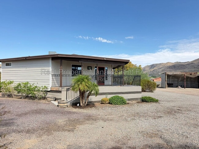Building Photo - 4213 W Cheyenne Dr
