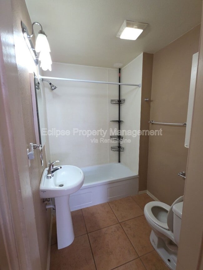 Building Photo - 721 3rd St