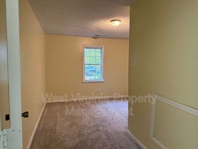 Building Photo - 204 7th St