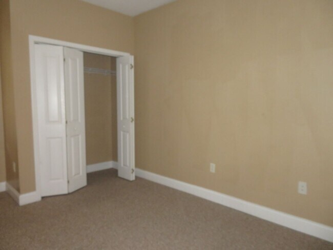 Building Photo - River Towne Condominium Unit 503 - Large condo for rent  3 bedrooms/2 baths.  $2400/month