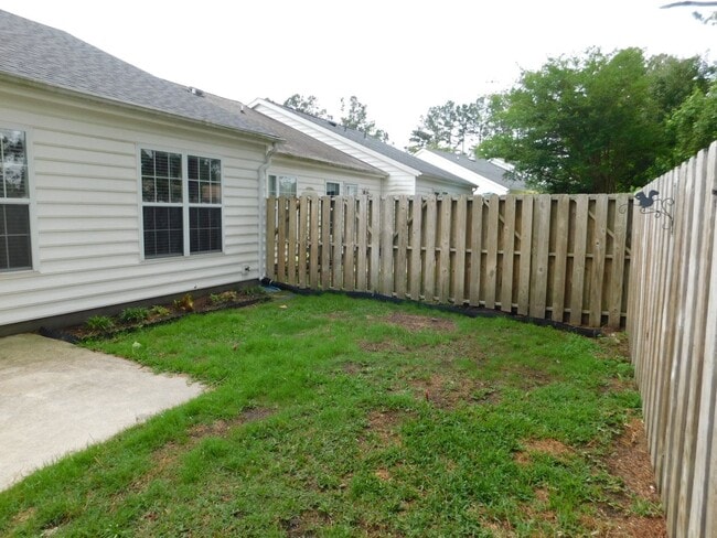 Building Photo - Charming Triplex in Havelock