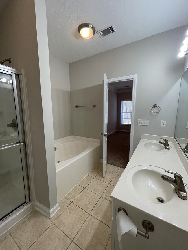 Building Photo - 4306 E Barcelona Way