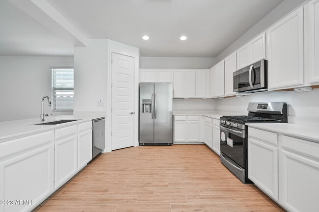 Building Photo - 12617 W Kaler Dr
