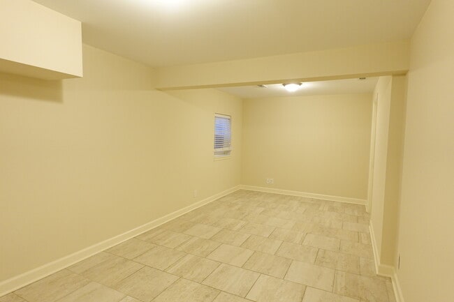 Building Photo - 116 Colonial Pkwy