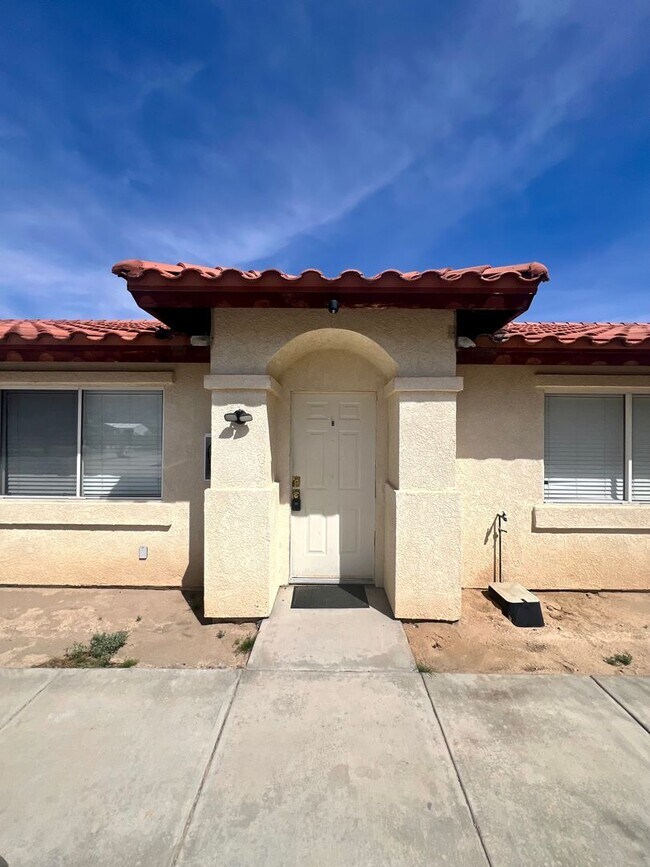 Primary Photo - 6685 Ocotillo Ave