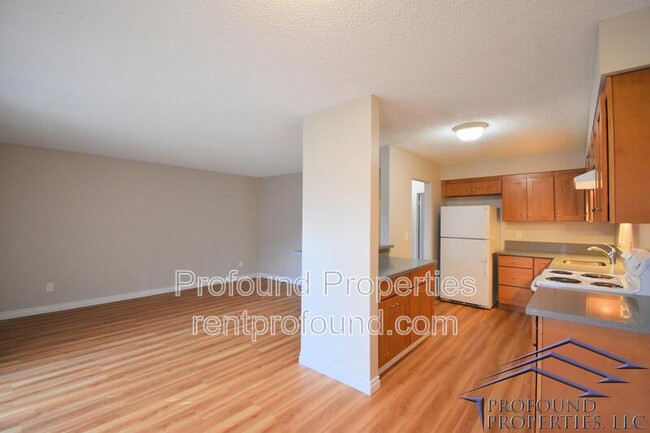 Building Photo - 8745 SW Beaverton Hillsdale Hwy