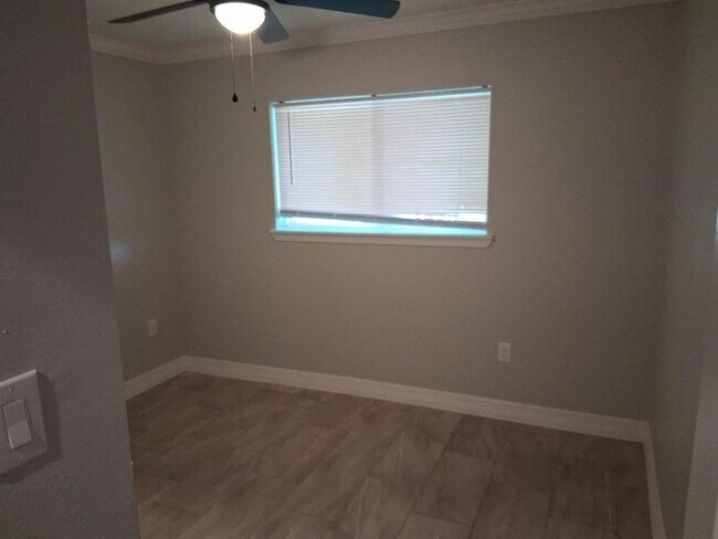 Building Photo - 4026 Simsbrook Dr