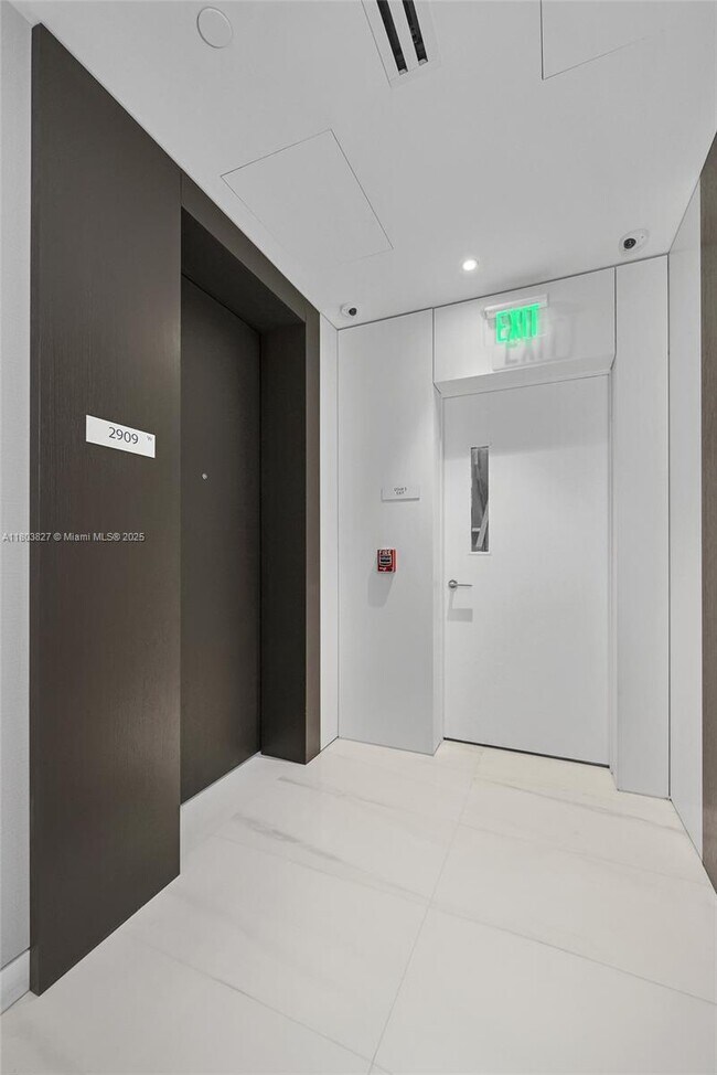 Building Photo - 300 Biscayne Blvd Way