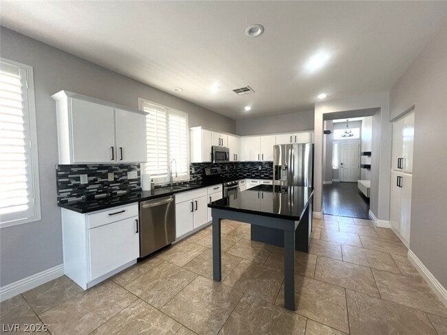 Building Photo - 5923 Poplar Tree St