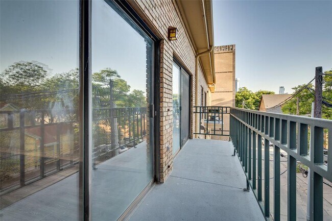 Building Photo - 1908 San Antonio St