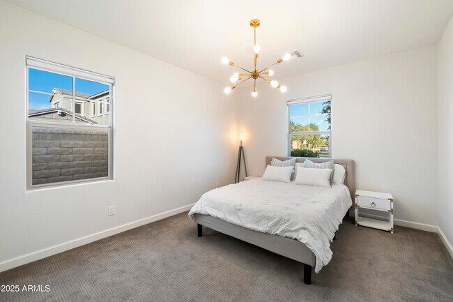 Building Photo - 4050 S Thistle Dr