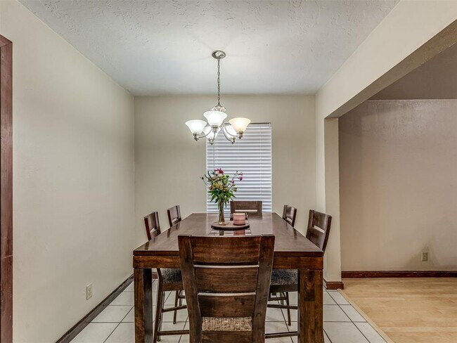 Building Photo - 813 Lapwing Rd