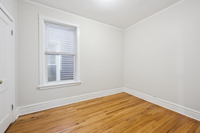 Building Photo - 4847 W Hutchinson St
