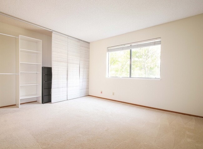 Building Photo - 2 bedroom 2 bath Condo in great neighborhood $3500