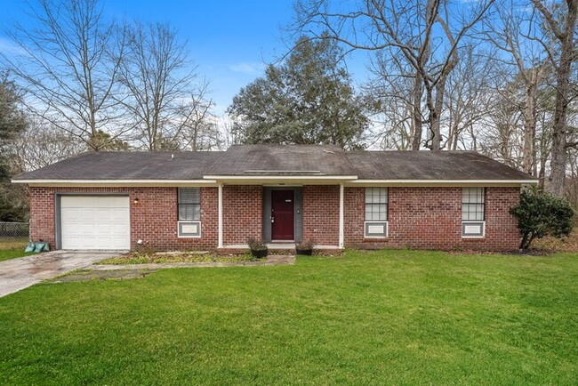 Primary Photo - Beautiful Home in Summerville!