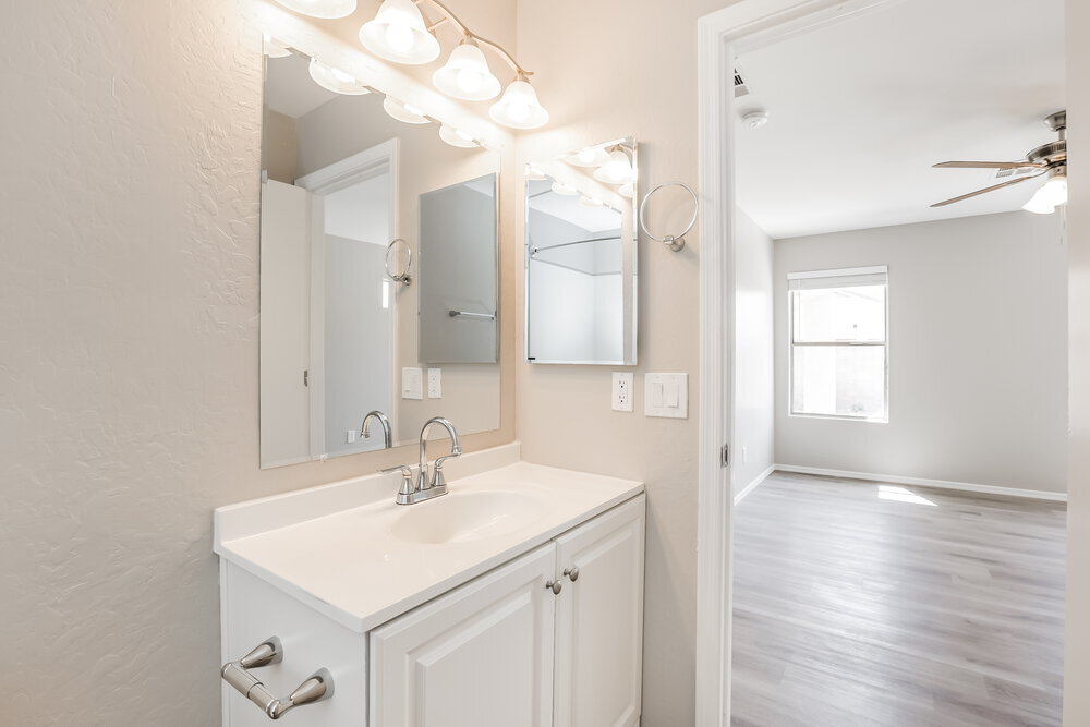 Building Photo - 2224 S 83rd Ln