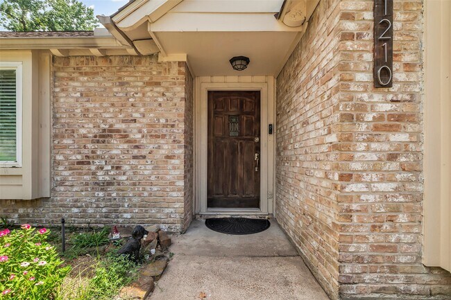 Building Photo - 1210 Forsythe Ln