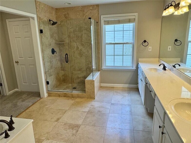 Building Photo - 230 Albrighton Ct