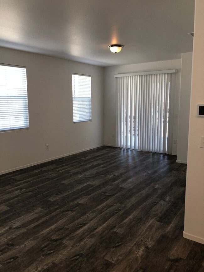 Building Photo - $2395.00 - NEW FLOORING UPSTAIRS - STAINLE...