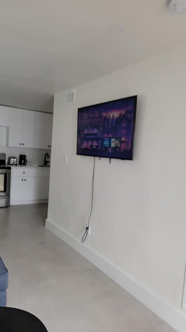 Building Photo - 2820 SW 13th St