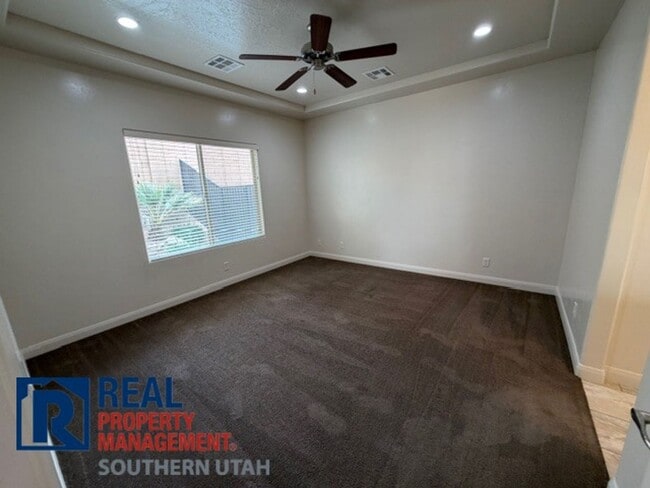 Building Photo - Home in Painted Desert