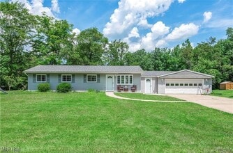 Building Photo - 794 Robinhood Dr