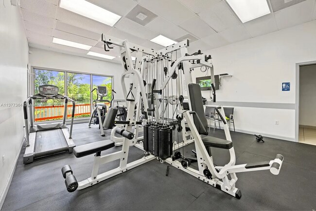 Building Photo - 1300 NE Miami Gardens Dr